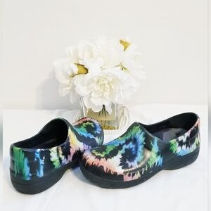 CROCS Neria Pro II Colorful Tie-Dye Clogs